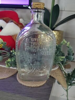 Classic Log Cabin Syrup Embossed Clear Glass Liberty Bottle.